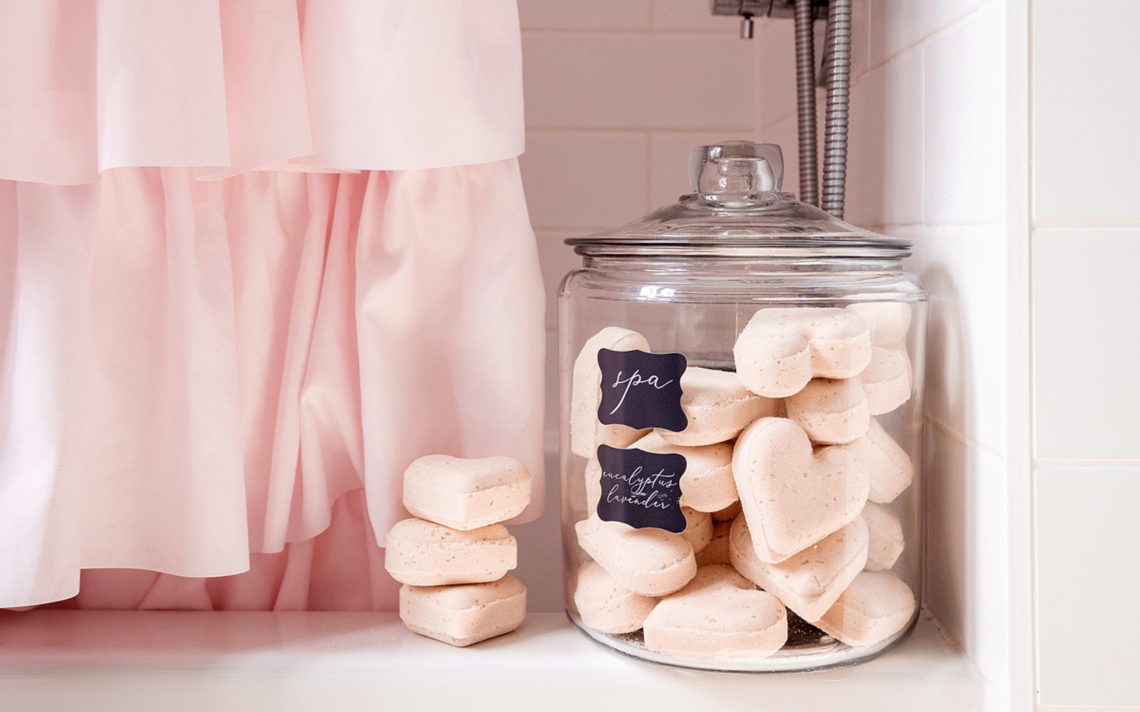 The Ultimate Guide to DIY Natural Bath Bombs